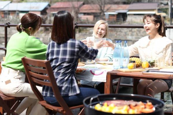 手軽に楽しめるBBQ場「リバランタ ハンノウ」が埼玉・飯能に、夏には川遊びも