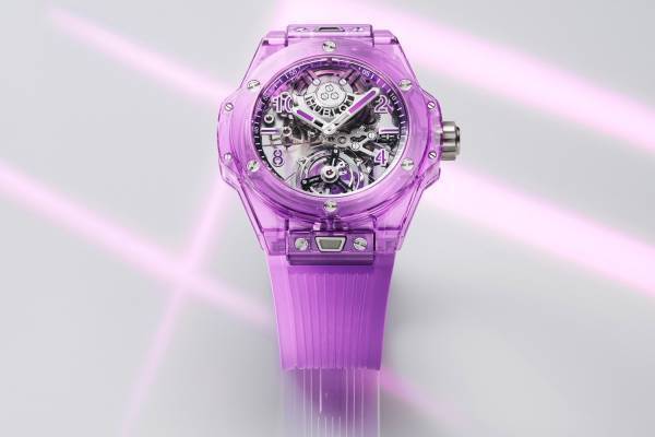 ウブロの22年新作腕時計「ビッグ・バン」新素材“パープルサファイアクリスタル”のスケルトンモデルなど