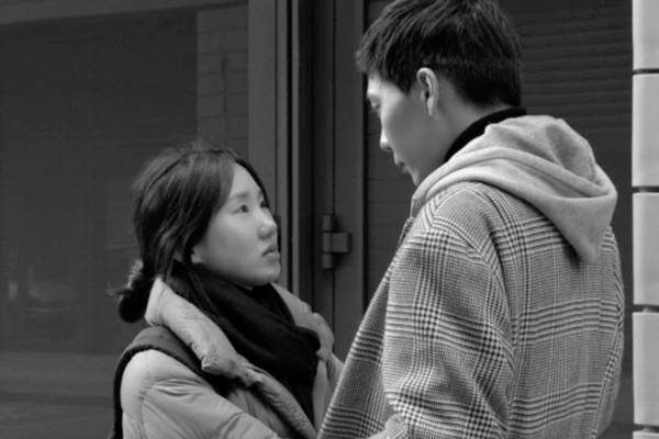 映画『イントロダクション』ホン・サンス監督が描く青年のモラトリアム、3つの再会と抱擁の物語