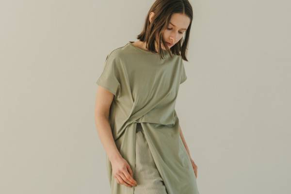 クラネデザイン新ブランド「マノフ」タック＆スリット入りロングトップスやノースリーブニット