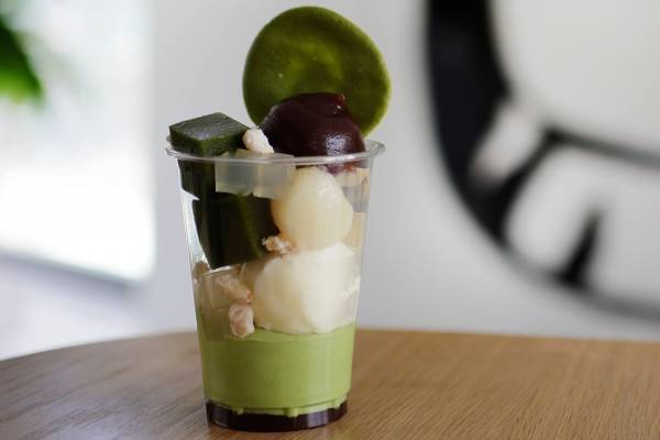 トラヤあんスタンド“抹茶づくし”新作スイーツ、宇治抹茶羊羹×もっちり白玉の「あんパフェ」など