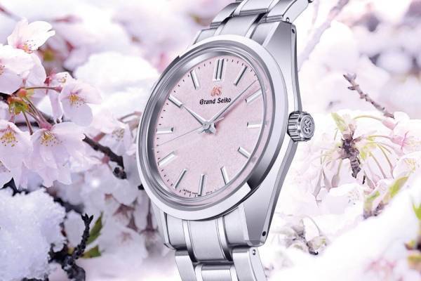 グランドセイコーの腕時計「44GS」55周年モデル、春桜を雪が覆い隠す「桜隠し」の情景を表現