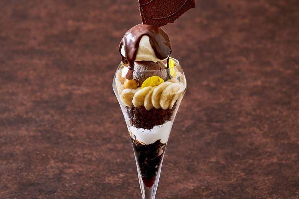 アロマチョコレート使用“大人の贅沢チョコバナナ”パフェ、ホテル インターコンチネンタル 東京ベイで