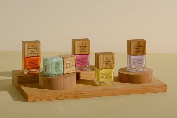 ネイルズ インク22年夏ネイル - “太陽や若草に着想”フレッシュカラーのヴィーガンネイル