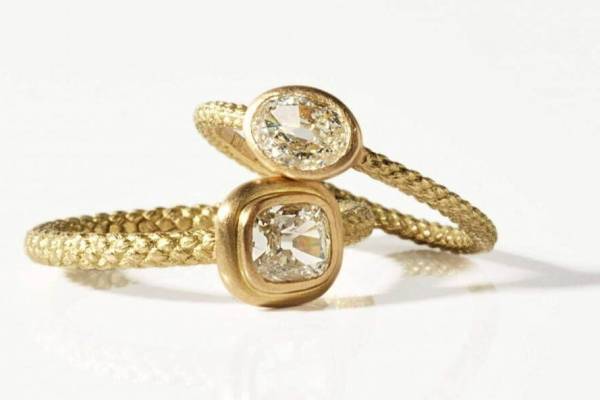 トーカティブ“アンティークカット”のダイヤモンド＆“透明感”クリスタルオパールのリング