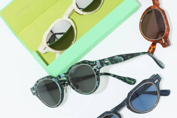 トーガ × ユウイチ トヤマ.のアイウエア、マーブル柄サングラス＆“一筆書き”のようなメタルフレーム