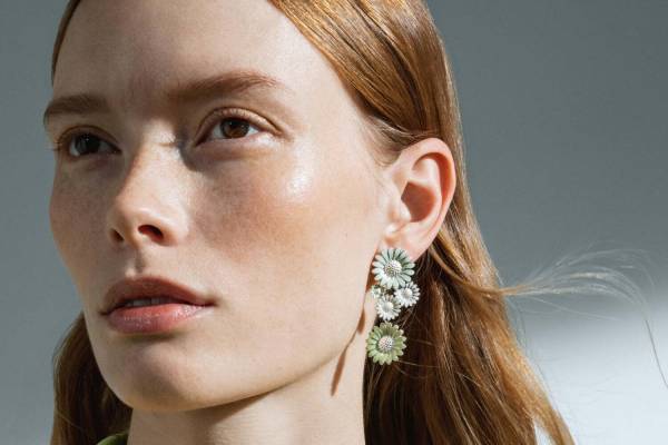 パステルカラーの「デイジー」ピアスやネックレス、ジョージ ジェンセンアイコンジュエリーに新作