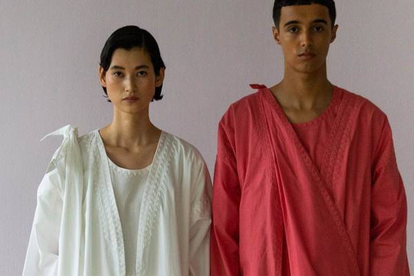 イッセイ ミヤケ 京都のギャラリーでHaaTの特別展、“インドの手仕事”を紹介する衣服や生地見本