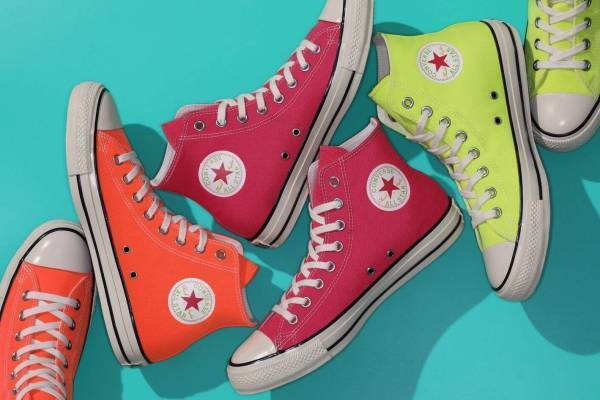 コンバース"ネオンカラー"の新作ユニセックススニーカー、80年代モデルをアップデート