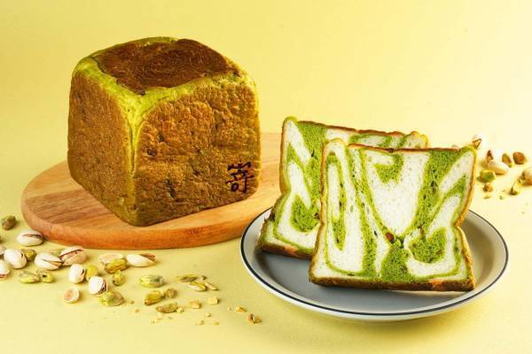 高級食パン専門店「嵜本」“濃厚ピスタチオ”の限定食パン、もっちりしっとり“極生”食感で