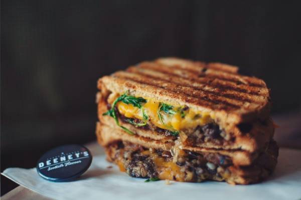 英国の雑貨＆フードが集う“蚤の市”南青山で - ヴィンテージバブアーや自然派コスメなど