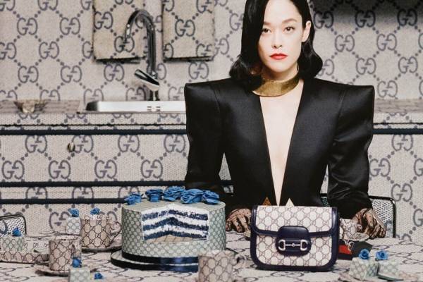 グッチ「ブルー GG キャンバス」バッグ＆レザーグッズ、ウェブ ストライプを配したトートバッグなど