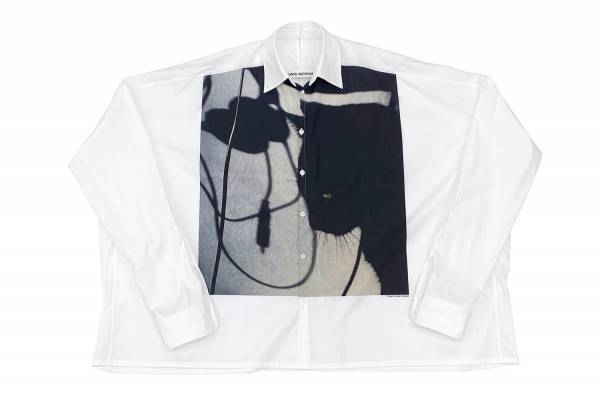 ジュンヤ ワタナベ、英アーティスト ジャック・デイヴィソンのモノクロ写真を配したシャツやスカート