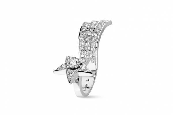 シャネルの新作ジュエリー、“流れ星”のようなオープンワークリングや星が寄り添う三日月リングなど