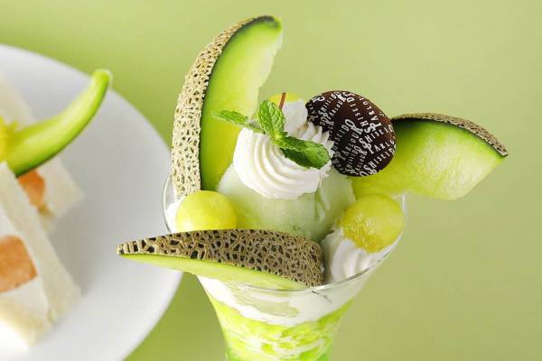 資生堂パーラー サロン・ド・カフェ ラゾーナ川崎店、静岡県産マスクメロンのパフェなど初夏限定メニュー