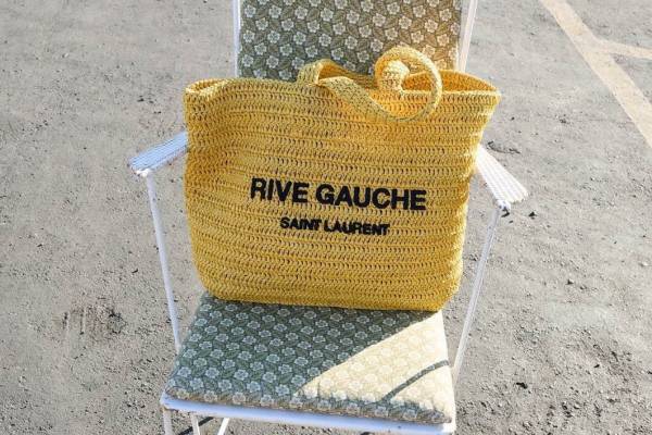 サンローラン新作"イエロー＆ネイビー"のラフィアバッグ、YSLロゴが輝くトートやショルダー