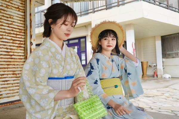 大塚呉服店の“アンティーク風”フラワー柄ゆかた、小菊ペールミントやバラ柄ターコイズ