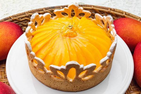 キル フェ ボンから宮崎県産マンゴーの「タルトティアラ」1つに約2玉分の完熟マンゴーを使用