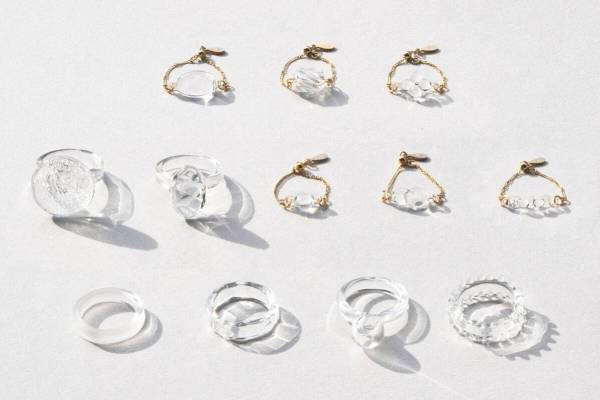 「せっけん」モチーフのピアス、ガラスメーカー「ハリオ」が作る“透明感ガラス”アクセサリー