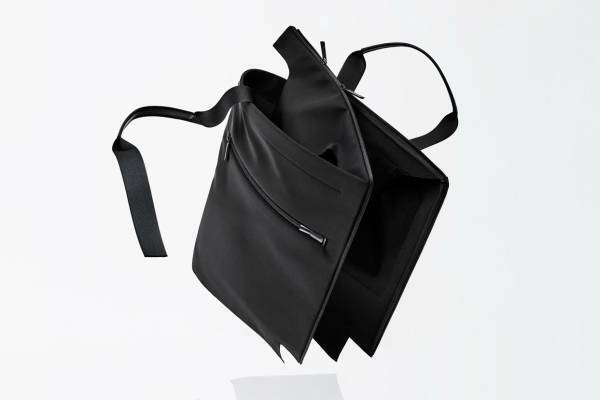 グッド グッズ イッセイ ミヤケ「セル」新作トートバッグ、上からサイドまで双方向に開くファスナー