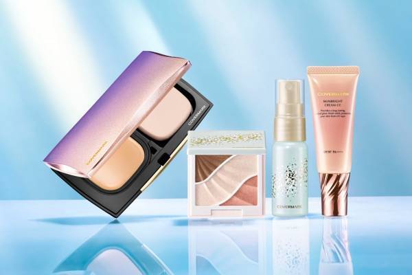 カバーマーク22年夏コフレ、人気ファンデ・化粧下地の現品入り＆限定メイクアップパレットも