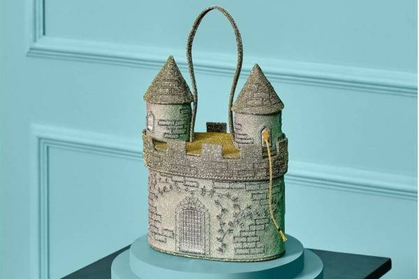 ルル ギネス「ラプンツェルのおとぎ話」着想のお城型バッグ、“サーカステント型”バッグも