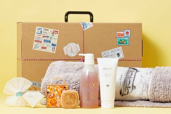 HACCIの2022年夏コフレ、人気はちみつ洗顔石けん＆クレンジングを“バスマット”と共に