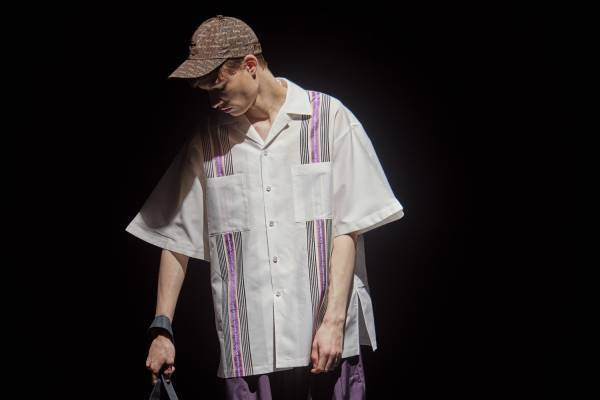 ビューティフルピープル“古今東西の民族衣装”着想、ストライプのキューバシャツ&透け感ワンピース