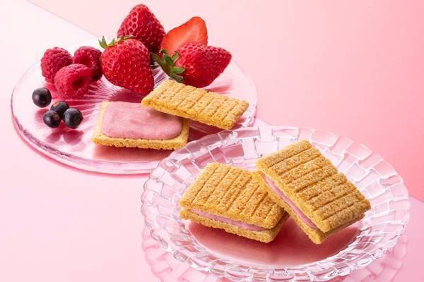 セブンカフェ「シュガーバターの木」新作、甘酸っぱい“3種ベリーショコラ”をサクサク生地でサンド