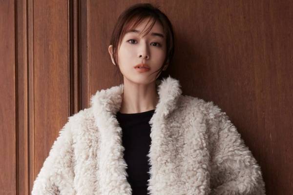 クラネ×田中みな実のコラボ第2弾、“もこもこ”アウターやスタイルアップが叶う花柄ワンピース