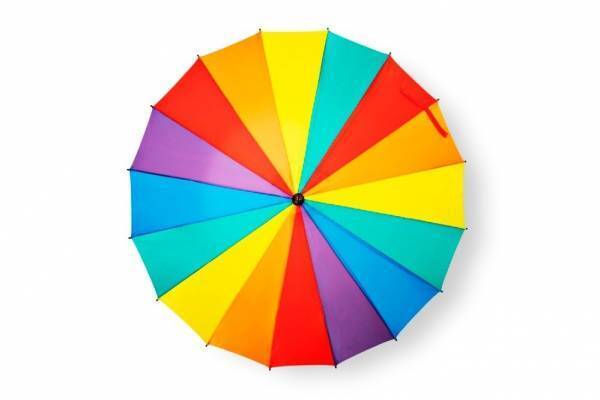 フライングタイガーのレイングッズ、レインボー傘や総柄レインコートで「雨の日」もおしゃれに