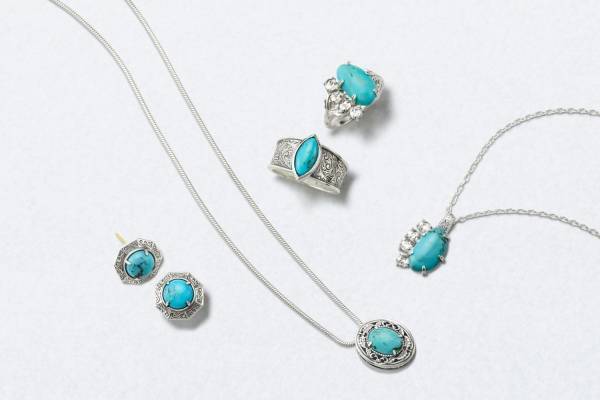 アガット2022年夏ジュエリー、アンティーク調のターコイズリング＆カラーストーンピアス