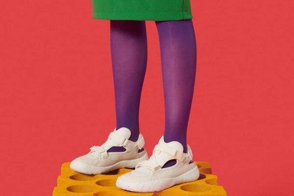 カンペール新作、超軽量ソールのユニセックスセミオープンシューズ＆ローカットスニーカー