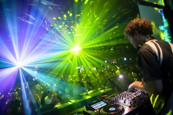 メゾン キツネのクラブイベント「キツネ クラブ ナイト」東京・大阪・京都で3年ぶり開催