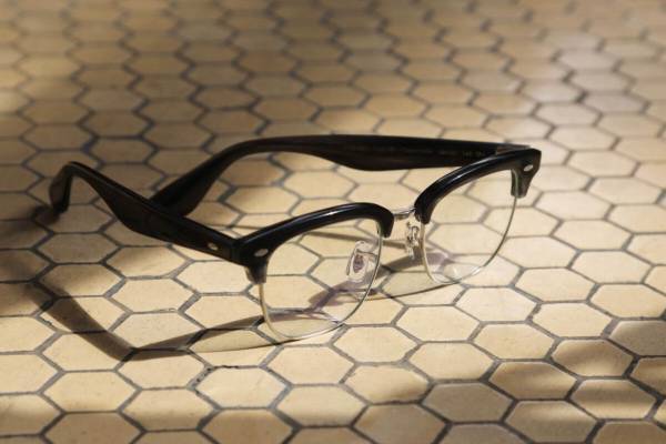 オリバーピープルズ×ブルネロ クチネリ"映画”イメージの新作アイウェア、ハリウッド黄金期風サングラス