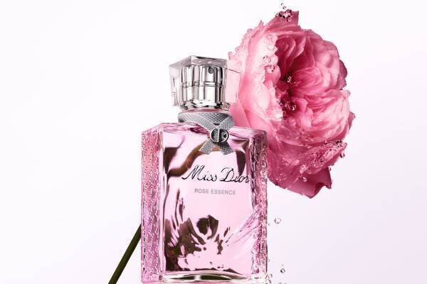 「ミス ディオール」初のヴィンテージフレグランス、“21年収穫”最高品質のグラス ローズを使用