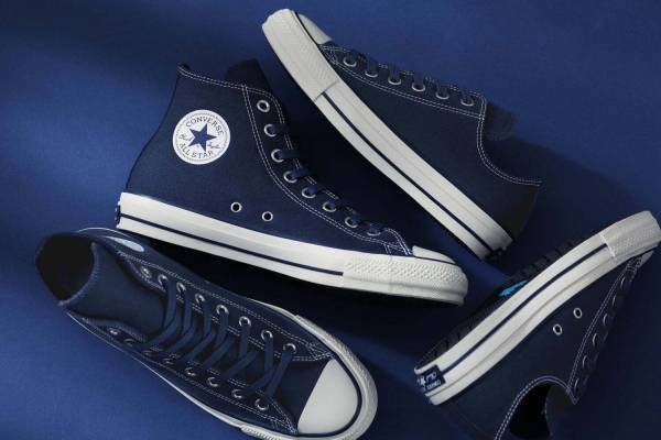 コンバースのスニーカー「オールスター 100」にシックな新色“ミッドナイトブルー”