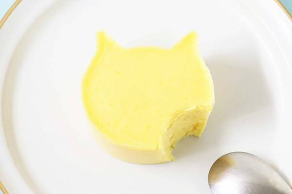 「にゃんともおいしいチーズケーキ」ねこ型のチーズケーキ、ファミリーマート限定で手のひらサイズに
