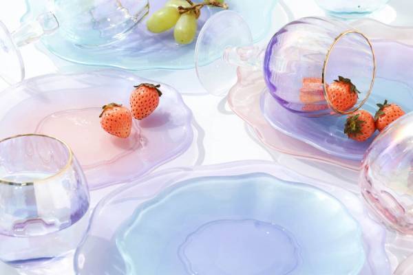 フランフラン「オパール」シリーズの新作ガラスウェア、マーメイドムードのプレートやタンブラー