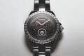 シャネルの腕時計「J12」“ダイヤモンドが回転する”新作、シックなブラックのケース＆ブレスレット