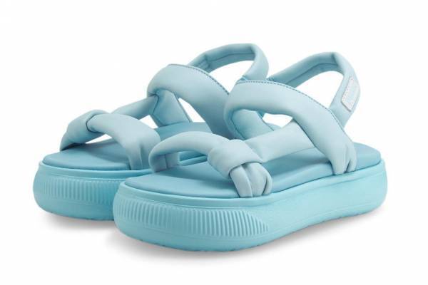 プーマの厚底ウィメンズスニーカー「スウェード マユ」初のサンダル、ふっくらレザーストラップ