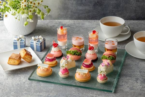 コンラッド東京の“桃づくし”アフタヌーンティー、ウェッジウッド食器使ったモダンな空間