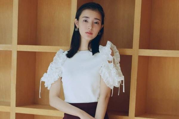 スナイデル2022年夏新作、繊細刺繍の襟付きワンピース＆艶やかな花柄プリーツスカートなど