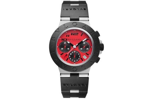 ブルガリ×ドゥカティの限定腕時計、“バイクメーター風”インデックスを備えた真っ赤なダイヤル