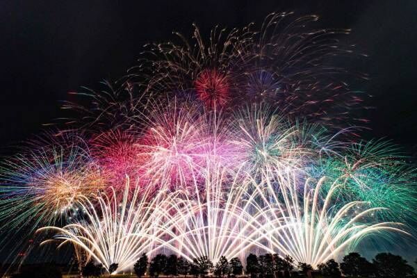 音楽×花火1万4千発の花火ショー、東京競馬場で - ザ・ローリング・ストーンズ楽曲と花火がシンクロ