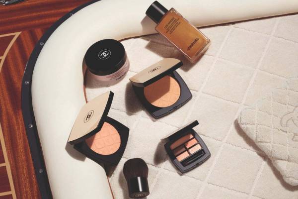 シャネル2022年夏コスメ「レ ベージュ」に特大“マキシ サイズ”のフェイス パウダー＆カブキブラシ