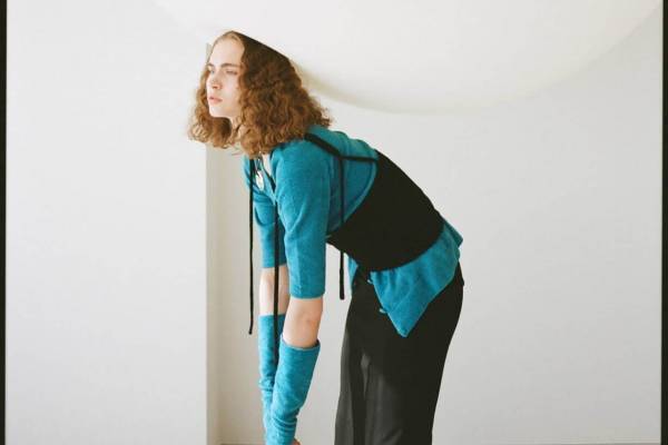 フィーニー 2022-23年秋冬コレクション、“つみき”を重ねるように楽しむレイヤードスタイル