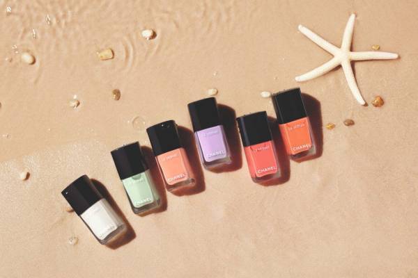 シャネル2022年夏コスメ、“海”イメージのパステルカラーネイル＆“ジェル状”新ネイル オイル