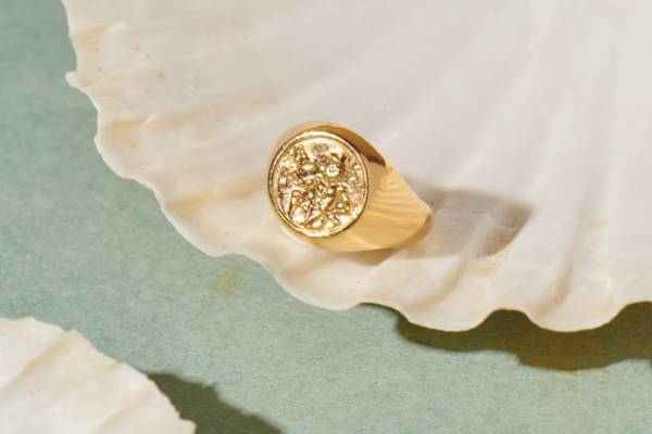 ジュエリーブランド「マリハ」“ギリシャ神話”モチーフのコインが輝くネックレス＆ピアスなど