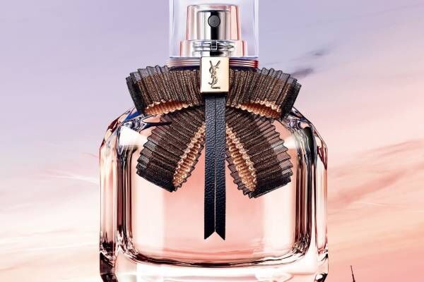 イヴ・サンローラン2022年夏フレグランス「モン パリ」に“透明感あふれる”フローラルシプレーの香り
